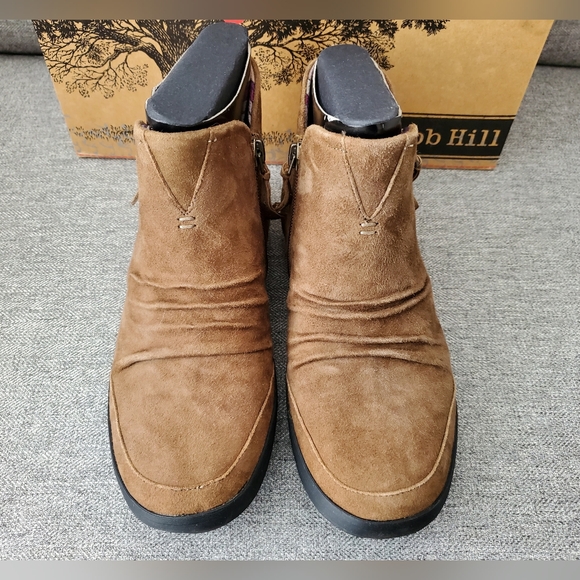 Cobb Hill Women's 5.5M Ankle Booties - Picture 4 of 6